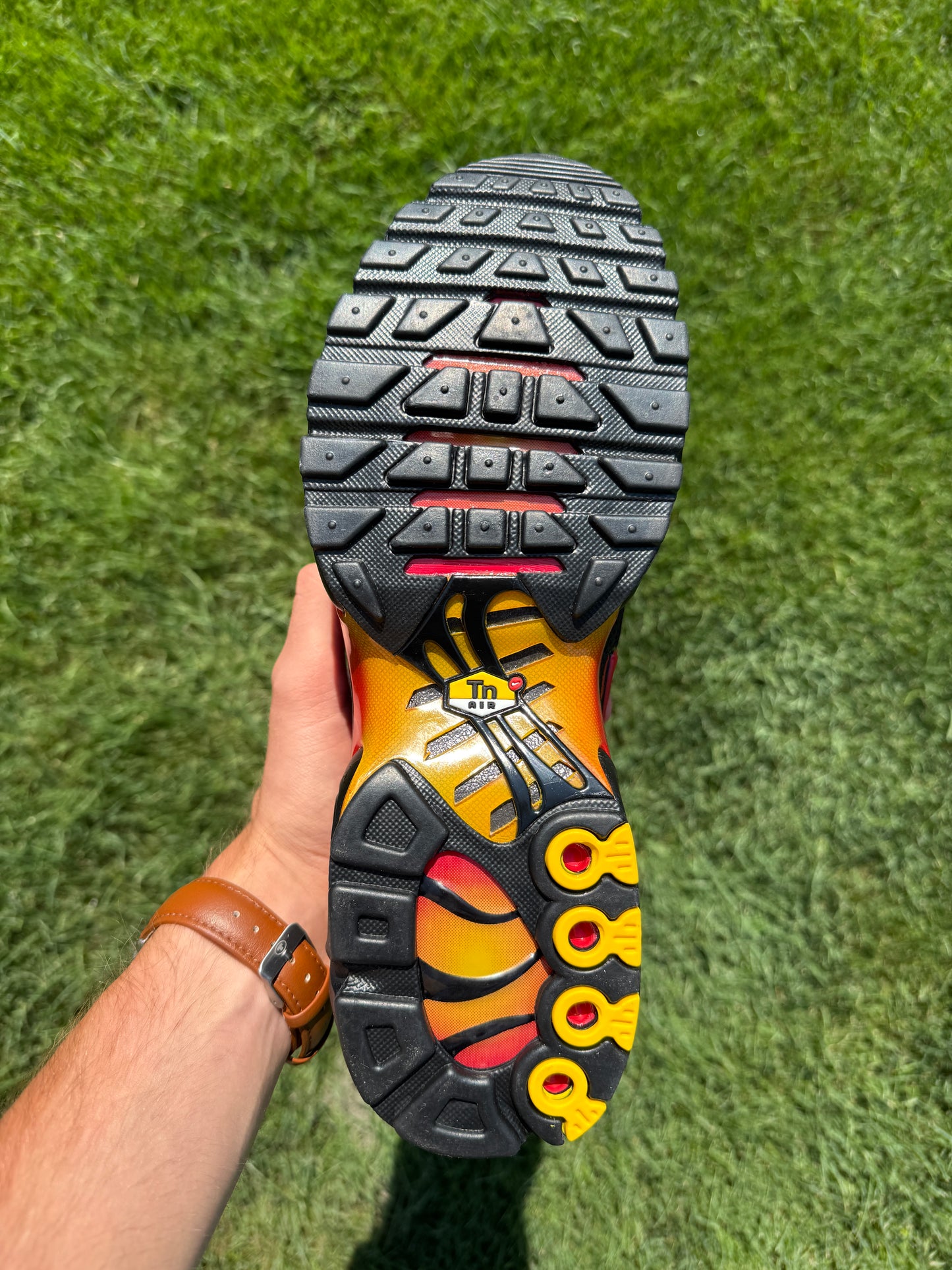 Nike Air Max plus "Black Gold Red"