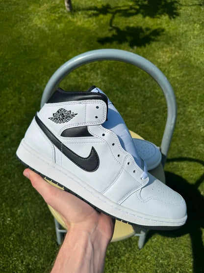 Jordan 1 Mid "Reverse Panda"