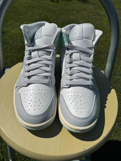 Jordan 1 mid "Igloo"