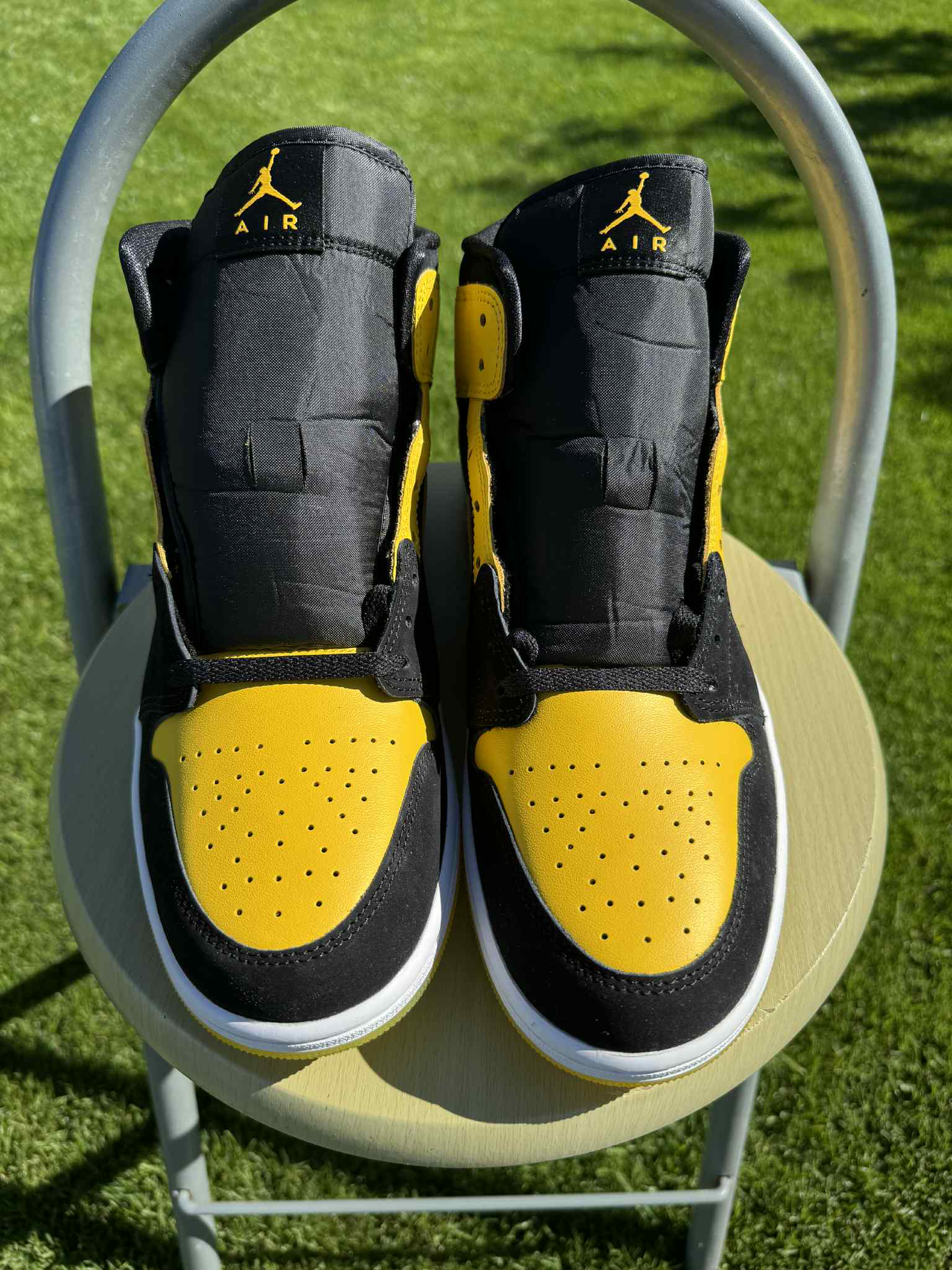 Jordan 1 mid "New Love"