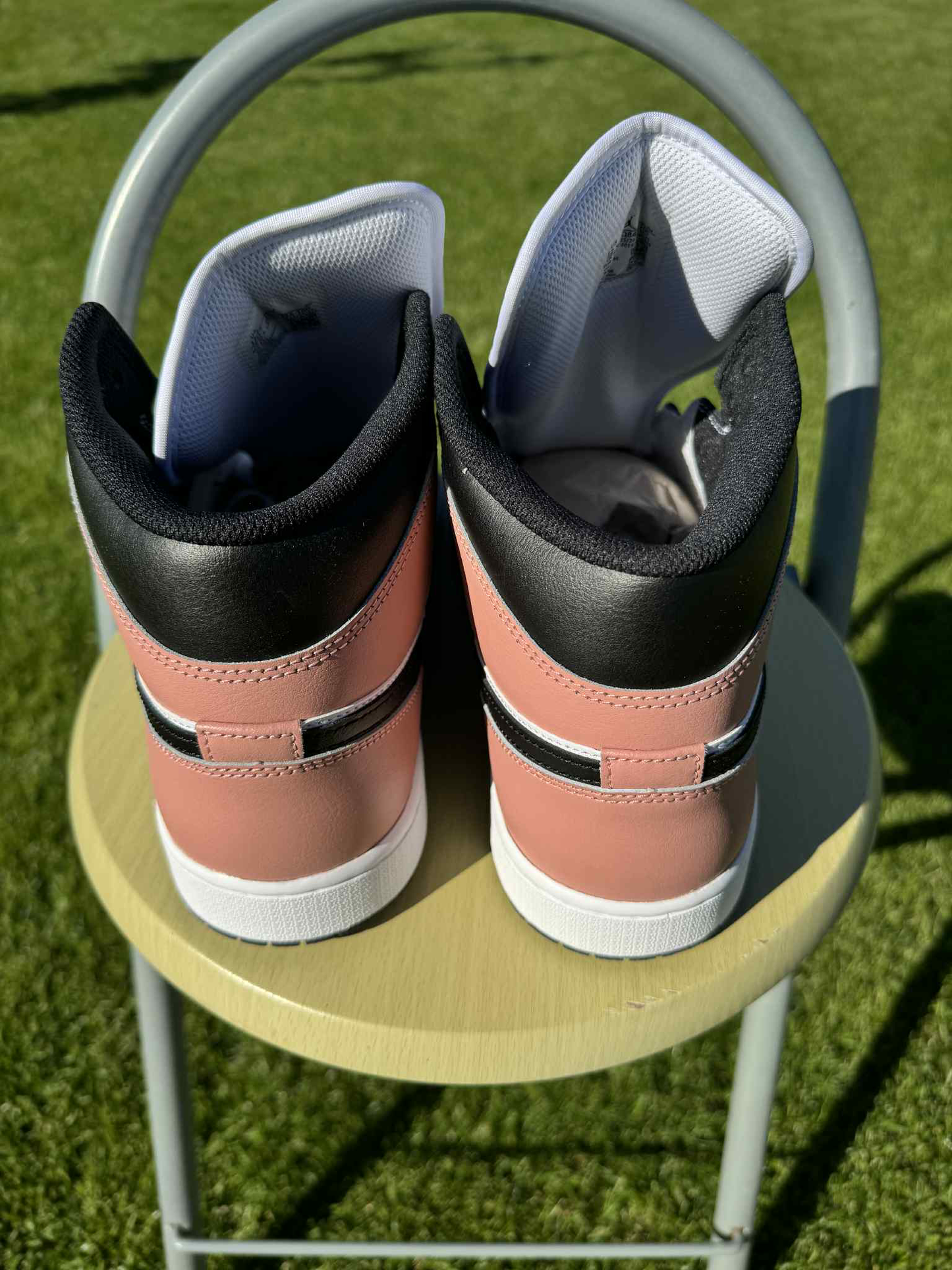 Jordan 1 Mid "White Rust Pink Black"