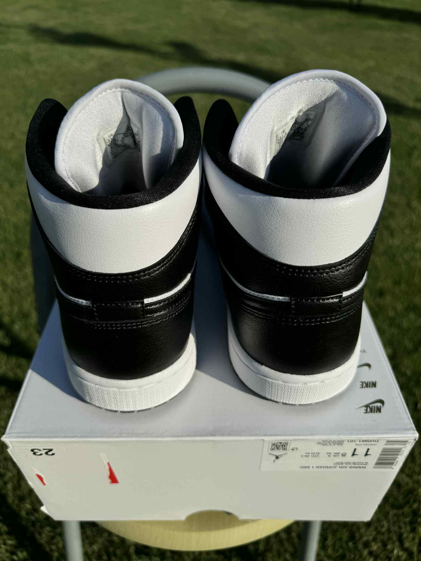 Jordan 1 Mid "Panda"