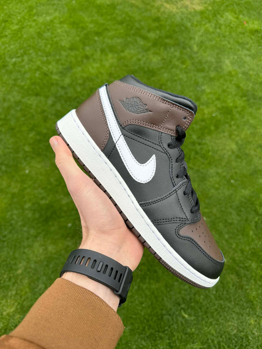 Jordan 1 mid "Baroque Brown"