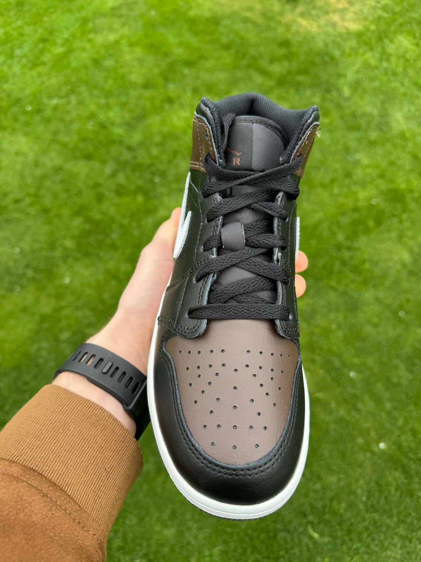 Jordan 1 mid "Baroque Brown"