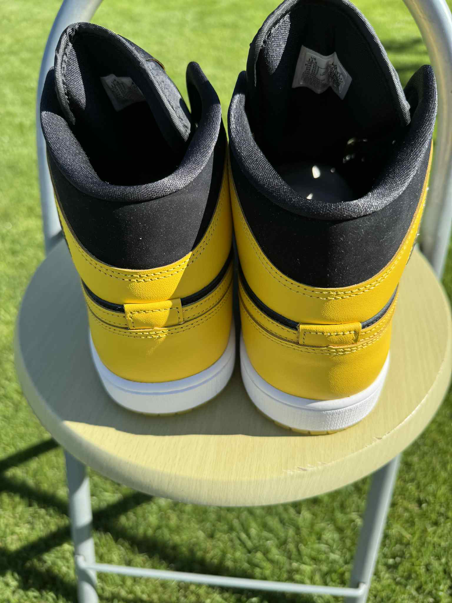 Jordan 1 mid "New Love"