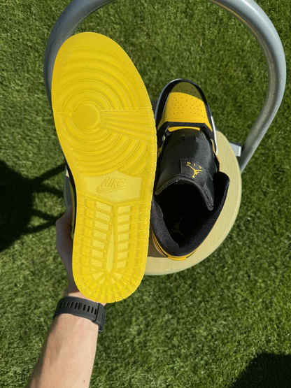 Jordan 1 mid "New Love"