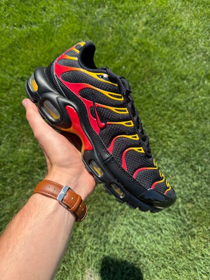 Nike Air Max plus "Black Gold Red"