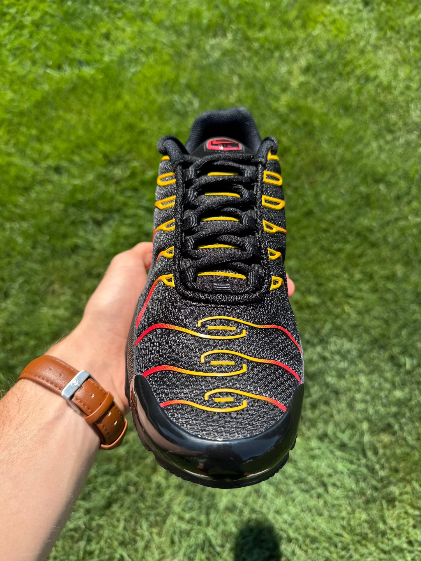 Nike Air Max plus "Black Gold Red"