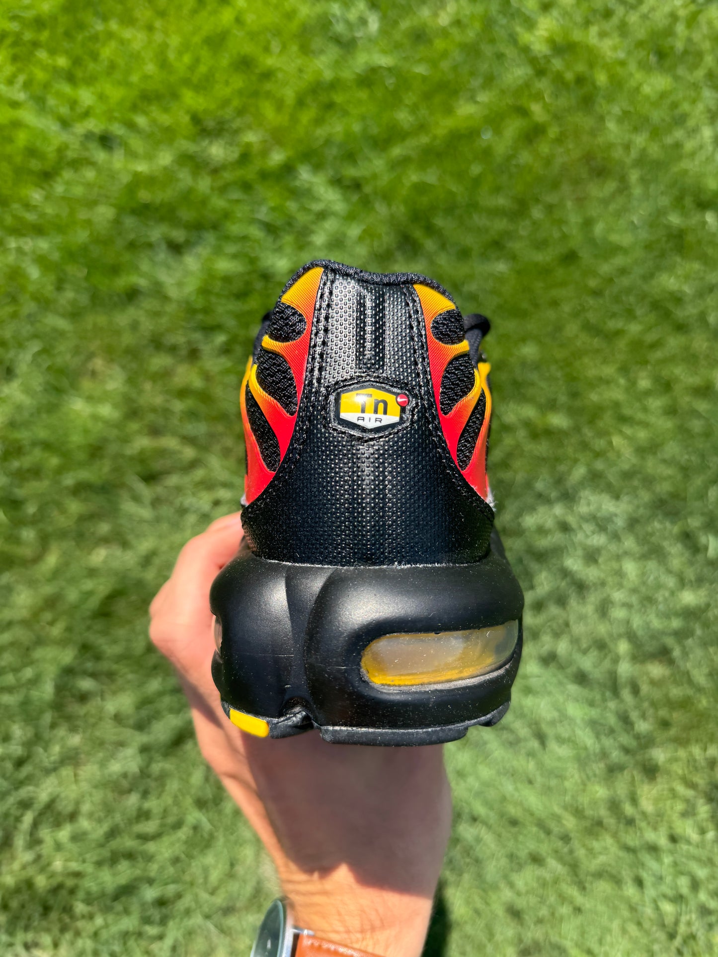 Nike Air Max plus "Black Gold Red"