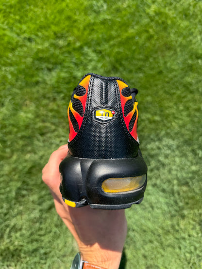 Nike Air Max plus "Black Gold Red"