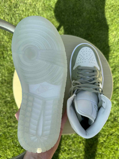 Jordan 1 Mid "Oil Green"