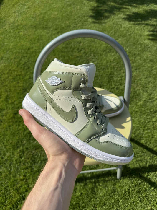 Jordan 1 Mid "Oil Green"