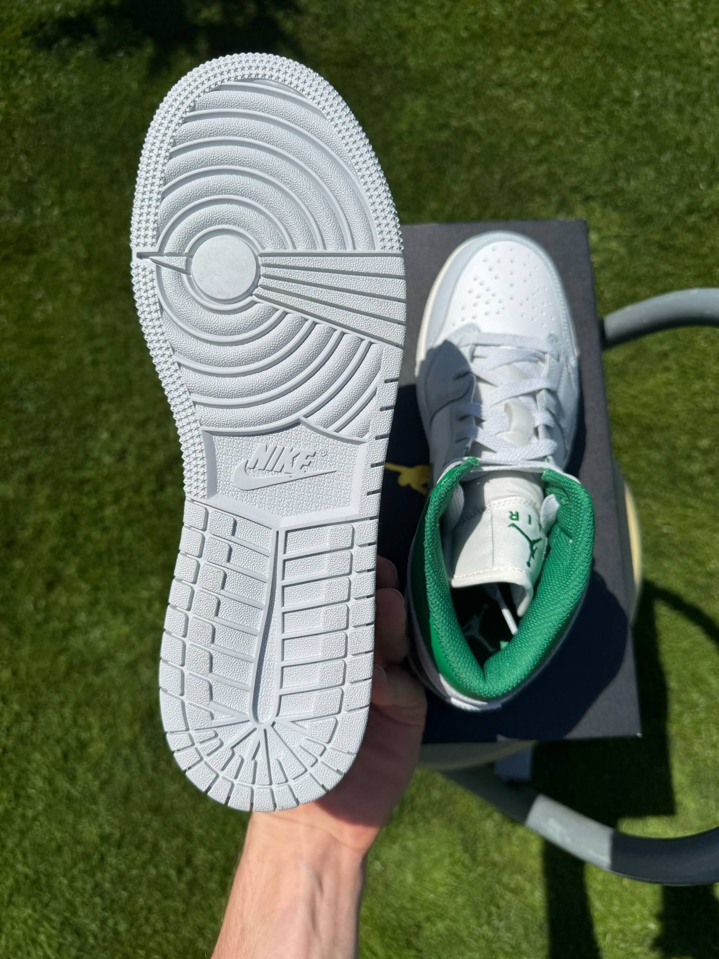 Jordan 1 Mid "Pine Green"