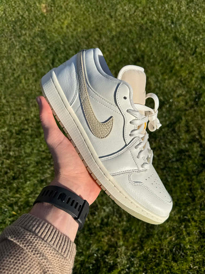 Jordan 1 low "Team Gold"