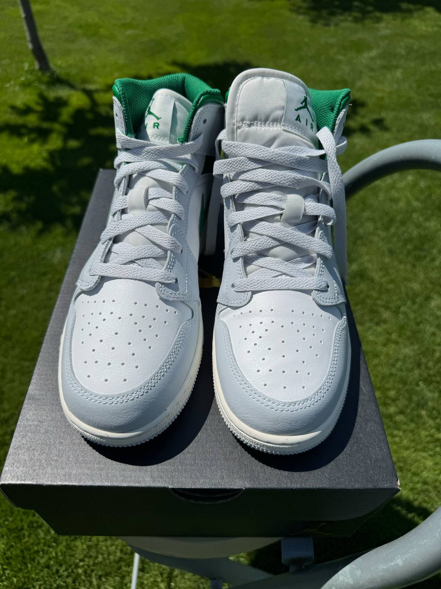 Jordan 1 Mid "Pine Green"
